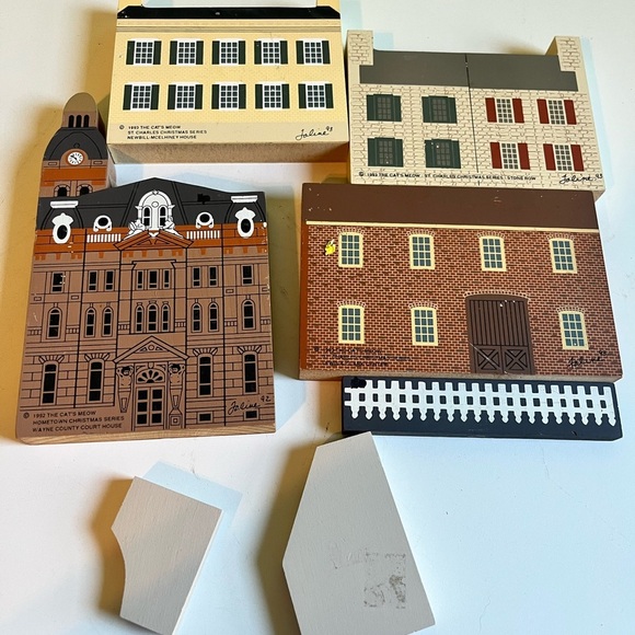 cat's meow village collectibles Lot Of 7 Christmas Village ‘92 ‘93 - Picture 2 of 2